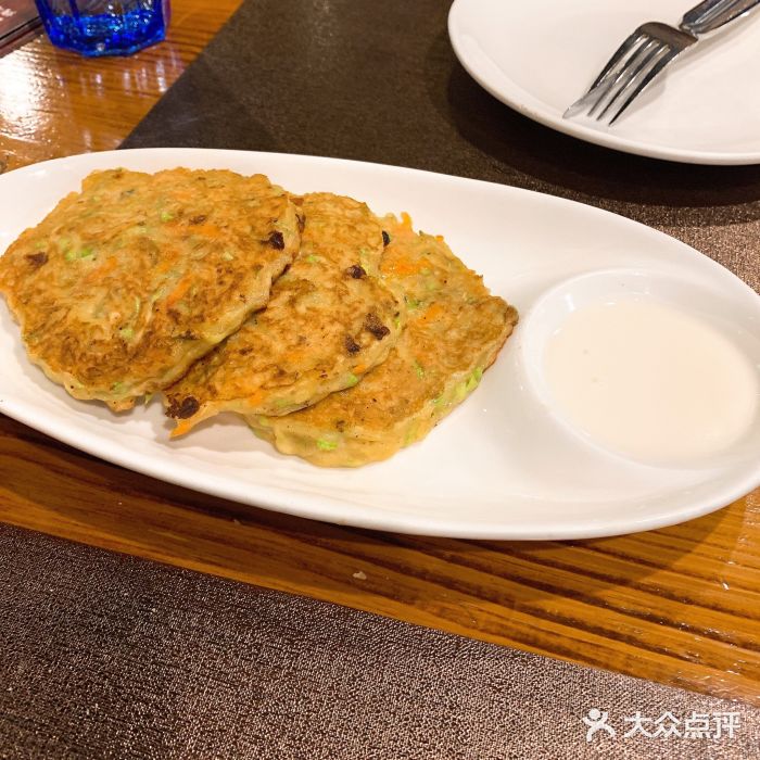 TUK土耳其餐厅·下午茶(卢湾店)西葫芦饼配酸奶图片