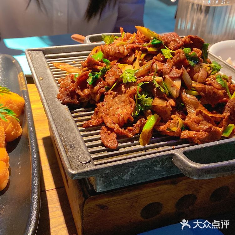 于是就带她来了我吃过好几次的局气。没点烤鸭