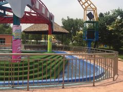 -黄河谷马拉湾海浪浴场