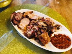 烤香猪拼盘-锅贴杨一手特色豆花烤鱼饭店(荔波美食街店)