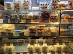面包甜点陈列柜-白玉兰食品甜凤店(合生汇店)