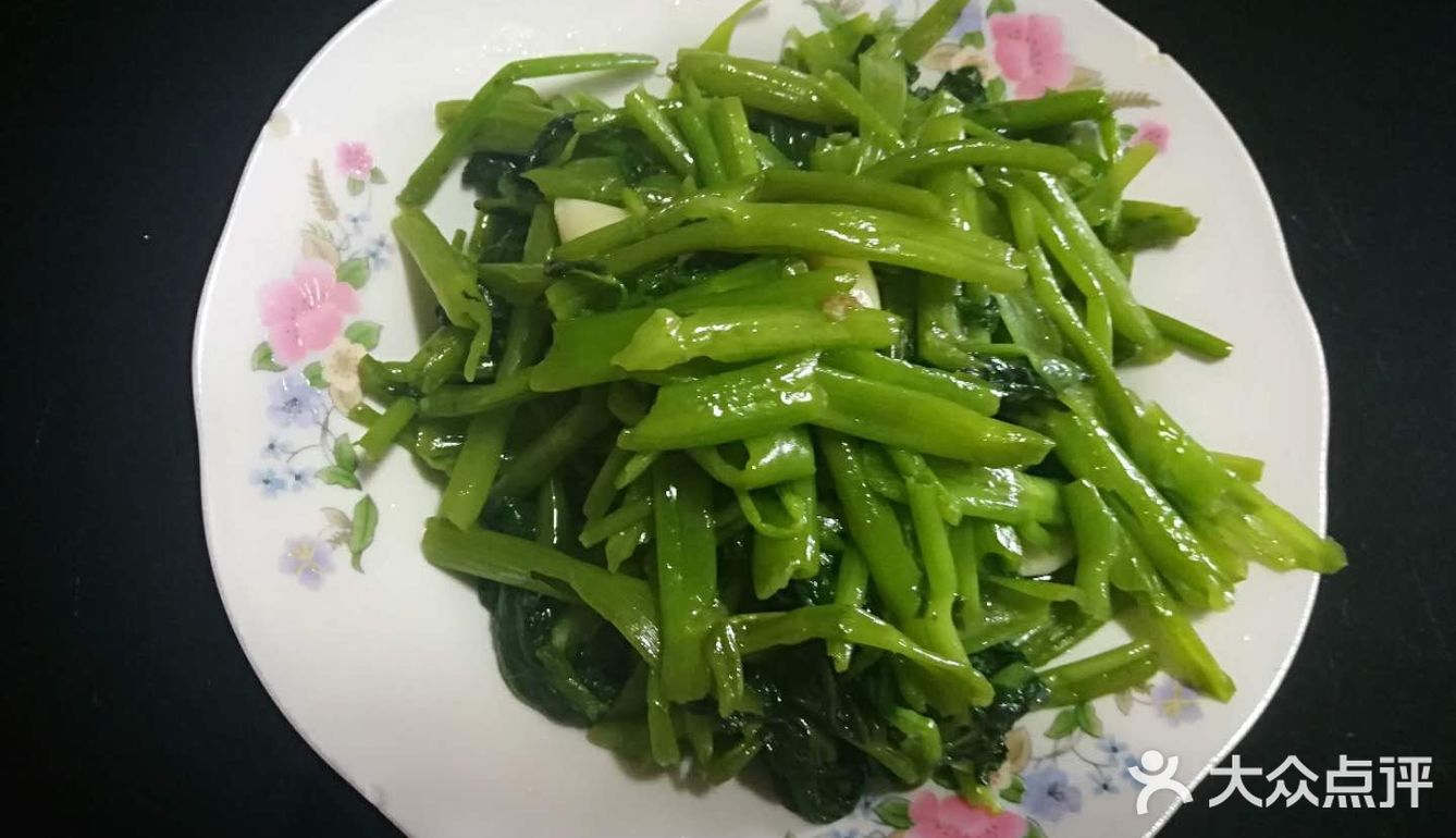 葱姜蒜 步骤:1.将空心菜摘成小段，去除老根