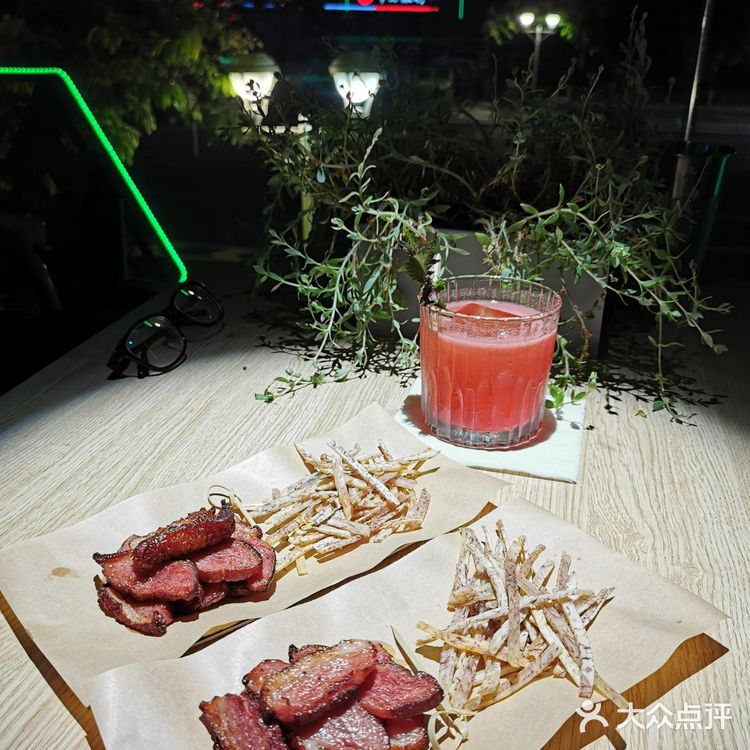 朋友带我去了祖庙附近这家超级无敌隐蔽的清吧🐒