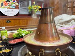 -果松木炭酸菜铜火锅·外婆参鸡汤