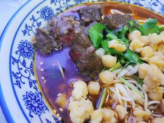 -渝之汇牛肉豌杂面