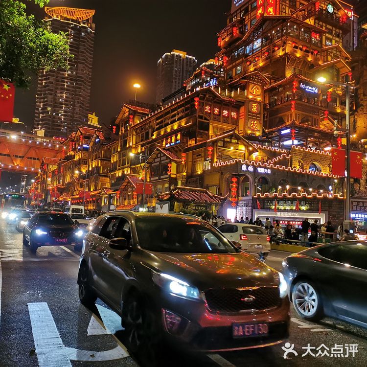 重庆网红景点之一，白天与夜晚，感觉完全不懂，人非常的多