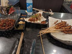 -何师烧烤·香辣蟹·川菜·30年老品牌(太古里旗舰店)