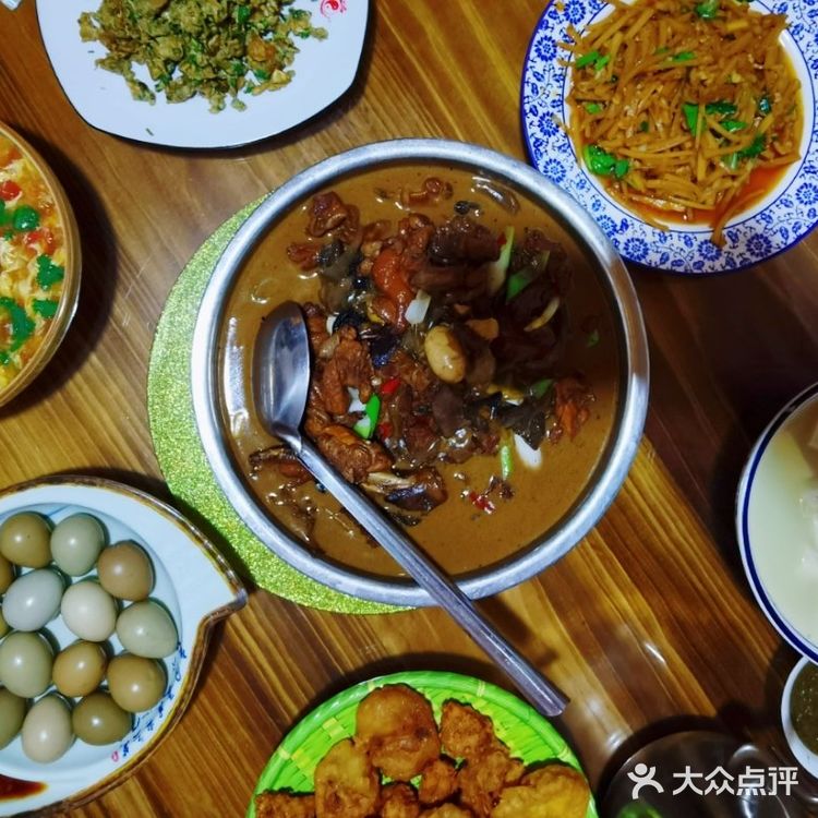 好客山东，椿树沟中，农家乐大餐！