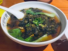 雪菜肉丝面-弄堂咪道-饭香·面香·馄饨香(兴梅店)
