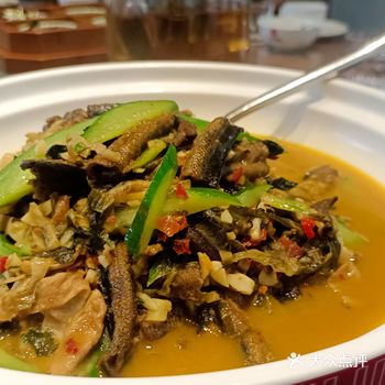 今天来到院里寻菜,不料惊喜连连。走进饭店,只见环境雅致