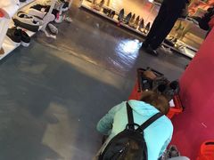 -唯品仓(东山锦轩·现代城店)
