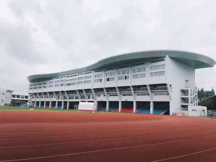 杨浦区体育活动中心-"杨浦体育活动中心,那地方非常大有个篮球场.