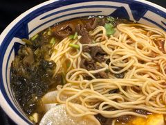 草本酸菜肥肠面-芜小皖砂锅菜(青山街店)