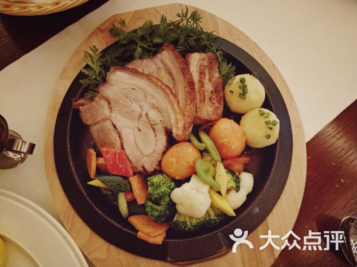 king ludwigs castle路德维希国王城堡餐厅德国脆皮烤肉图片 - 第1张