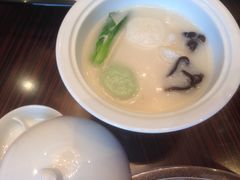 枸杞竹荪双色鱼圆-杭州和达希尔顿逸林酒店·和园中餐厅-杭帮菜名店