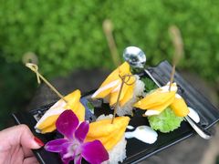 -Chom Cafe and Restaurant