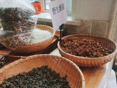 -粘豆包柴火铁锅炖