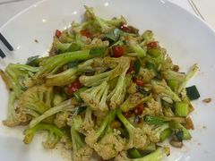 -阿瓦山寨·湘菜现炒·剁椒鱼头王(咸阳总店)