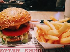 -The Habit Burger Grill 哈比特汉堡(复兴soho店)