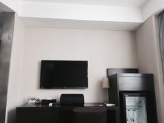 -桔子酒店(上海西藏北路地铁站店)