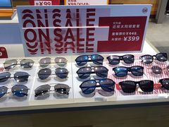 -LOOK眼镜·蔡司依视路配镜(宝山万达店)