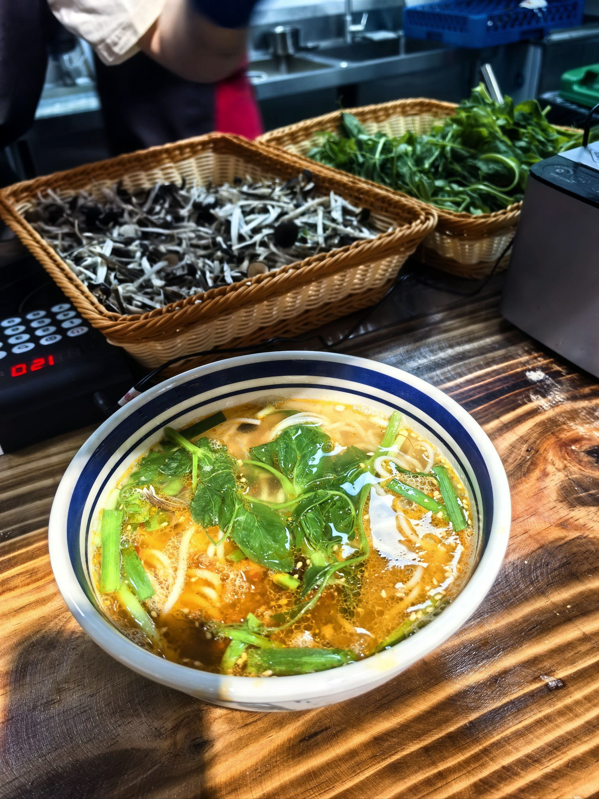 0元玩转这座城#好吃的米线
很喜欢这种云南味
豌豆尖的脆嫩 撬