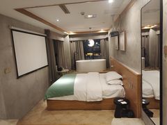 -闲隅江景艺术酒店(解放碑洪崖洞总店)