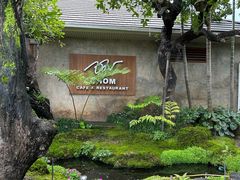 -Chom Cafe and Restaurant