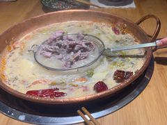 -洱火云南酸菜牛肉火锅(石景山当代商城店)