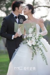 -现代经典婚纱摄影