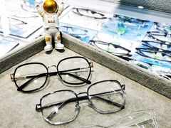 -潘多拉眼镜·蔡司依视路明月(潘家园店)