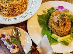 -Chom Cafe and Restaurant