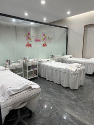 -苗方清颜专业祛痘·皮肤管理