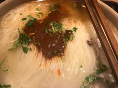 -亮亮面馆(经六路店)