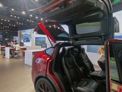 -TESLA 特斯拉(上海太古汇体验店)