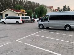 -窦店服务区-停车场