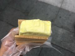 -詹爷爷乌节路街头冰淇淋
