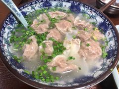 三鲜牛肉馄饨-老新隆牛肉锅贴(新街口店)