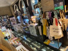 -钟书阁(松江泰晤士小镇店)