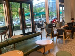 -星巴克臻选(上海虹桥新天地三店)