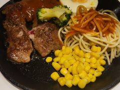 -汤姆家的牛排意面披萨(新城市广场店)