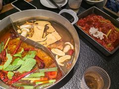 跑山鸡野菌锅拼酸辣锅底-滇牛云南火锅(桂林路店)