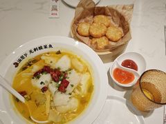 -渝是乎酸菜鱼(龙旗购物中心店)