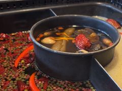 -老牌坊云南鱼豆花火锅(哈西万达店)