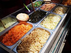 自助取餐区-三兄弟高炉烧饼