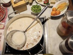 -尚尚仙·酸汤猪手·猪肚鸡火锅(华联万柳购物中心店)