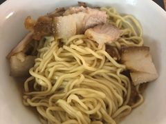 -松树干拌面店