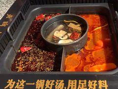 -老牌坊云南鱼豆花火锅(哈西万达店)