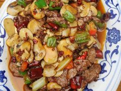 蘑菇炒牛肉片-九九牛肉馆(南山路店)