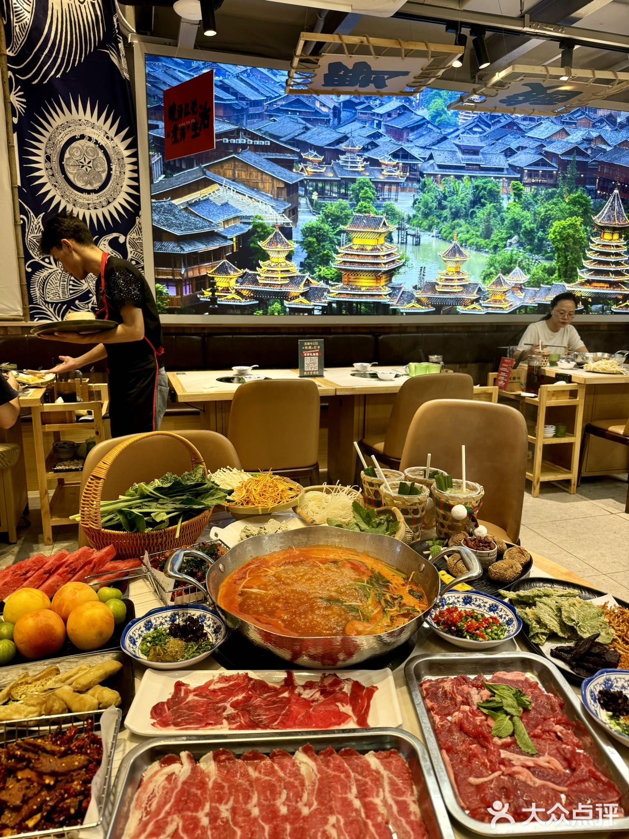 贵州朋友带路来吃的酸汤火锅，明天还来！